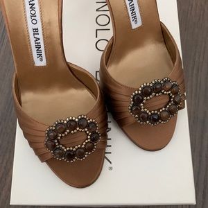 NWT Manolo Blahnik Sedaraby Satin D’Orsay